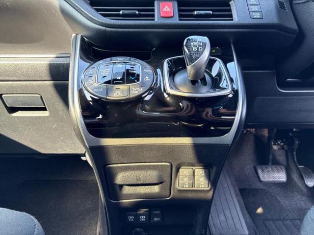 ヴォクシー ハイブリッドＺＳキラメキ２　保証書／純正　１０インチ　ＳＤナビ／フリップダウンモニター　純正　１２．８インチ／トヨタセーフティセンス／両側電動スライドドア／車線逸脱防止支援システム／パーキングアシスト　バックガイド　バックカメラ（32枚目）