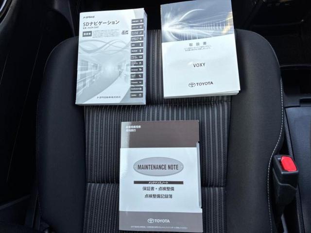 ヴォクシー ハイブリッドＺＳキラメキ２　保証書／純正　１０インチ　ＳＤナビ／フリップダウンモニター　純正　１２．８インチ／トヨタセーフティセンス／両側電動スライドドア／車線逸脱防止支援システム／パーキングアシスト　バックガイド　バックカメラ（35枚目）