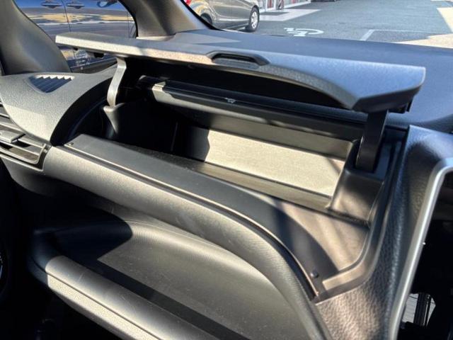 ヴォクシー ハイブリッドＺＳキラメキ２　保証書／純正　１０インチ　ＳＤナビ／フリップダウンモニター　純正　１２．８インチ／トヨタセーフティセンス／両側電動スライドドア／車線逸脱防止支援システム／パーキングアシスト　バックガイド　バックカメラ（37枚目）