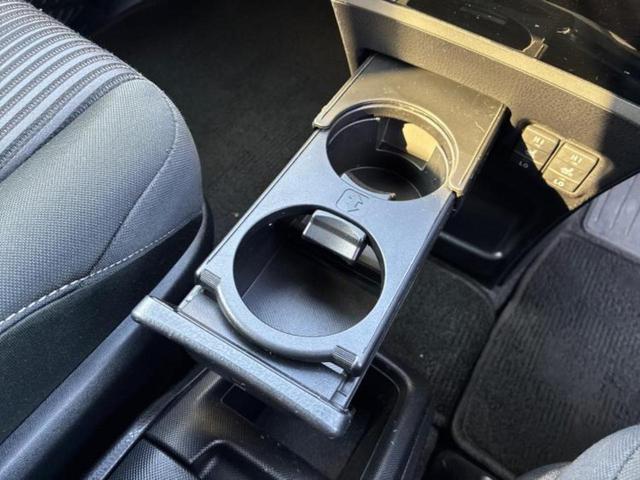 ヴォクシー ハイブリッドＺＳキラメキ２　保証書／純正　１０インチ　ＳＤナビ／フリップダウンモニター　純正　１２．８インチ／トヨタセーフティセンス／両側電動スライドドア／車線逸脱防止支援システム／パーキングアシスト　バックガイド　バックカメラ（39枚目）