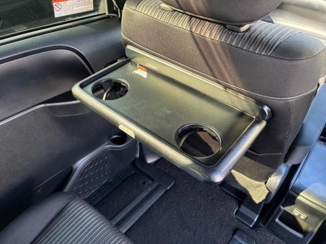 ヴォクシー ハイブリッドＺＳキラメキ２　保証書／純正　１０インチ　ＳＤナビ／フリップダウンモニター　純正　１２．８インチ／トヨタセーフティセンス／両側電動スライドドア／車線逸脱防止支援システム／パーキングアシスト　バックガイド　バックカメラ（40枚目）