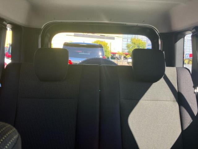 ジムニーノマド ４ＷＤ　ＦＣ　保証書／セーフティサポート（スズキ）／シートヒーター　前席／車線逸脱防止支援システム／ヘッドランプ　ＬＥＤ／ＥＢＤ付ＡＢＳ／横滑り防止装置／アイドリングストップ／クルーズコントロール／禁煙車　４ＷＤ（19枚目）