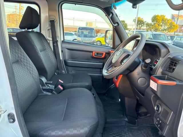 ハイゼットカーゴ クルーズターボ　保証書／社外　ＳＤナビ／衝突安全装置／車線逸脱防止支援システム／ドライブレコーダー　社外／ヘッドランプ　ＬＥＤ／Ｂｌｕｅｔｏｏｔｈ接続／ＥＢＤ付ＡＢＳ／横滑り防止装置／アイドリングストップ　ＤＶＤ再生（4枚目）