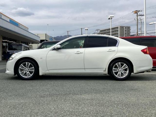 スカイライン ２５０ＧＴ　純正　ＳＤナビ／シート　ハーフレザー／ヘッドランプ　ＨＩＤ／ＥＴＣ／ＥＢＤ付ＡＢＳ／バックモニター／フルセグＴＶ／ＤＶＤ／エアバッグ　運転席／エアバッグ　助手席／ＭＴモード付き　バックカメラ（2枚目）