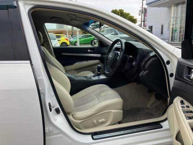 スカイライン ２５０ＧＴ　純正　ＳＤナビ／シート　ハーフレザー／ヘッドランプ　ＨＩＤ／ＥＴＣ／ＥＢＤ付ＡＢＳ／バックモニター／フルセグＴＶ／ＤＶＤ／エアバッグ　運転席／エアバッグ　助手席／ＭＴモード付き　バックカメラ（7枚目）