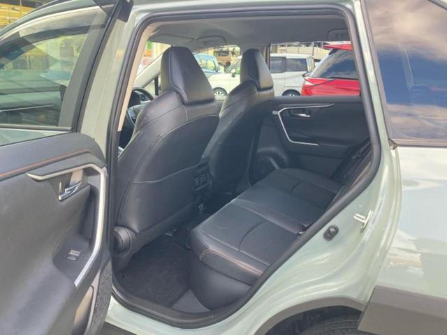 RAV4 4WDハイブリッドアドベンチャー 保証書/ディスプレイオーディオ+ナビ11インチ/トヨタセーフティセンス/シートヒーター/車線逸脱防止支援システム/シート 合皮/ドライブレコーダー 純正/ヘッドランプ LED 衝突被害軽減システム(5枚目)