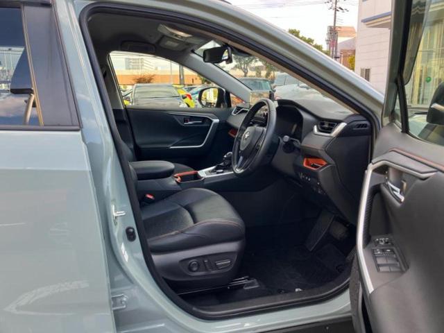 RAV4 4WDハイブリッドアドベンチャー 保証書/ディスプレイオーディオ+ナビ11インチ/トヨタセーフティセンス/シートヒーター/車線逸脱防止支援システム/シート 合皮/ドライブレコーダー 純正/ヘッドランプ LED 衝突被害軽減システム(7枚目)