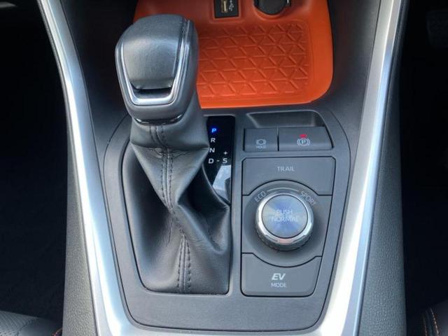 RAV4 4WDハイブリッドアドベンチャー 保証書/ディスプレイオーディオ+ナビ11インチ/トヨタセーフティセンス/シートヒーター/車線逸脱防止支援システム/シート 合皮/ドライブレコーダー 純正/ヘッドランプ LED 衝突被害軽減システム(26枚目)