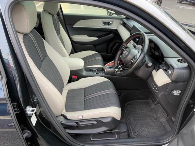 ヴェゼル ｅＨＥＶプレイ　新品タイヤ／ガラスルーフ／保証書／純正　ＳＤナビ／ホンダセンシング／シートヒーター　前席／マルチビューカメラシステム／車線逸脱防止支援システム／電動バックドア／ヘッドランプ　ＬＥＤ／ＵＳＢジャック（4枚目）