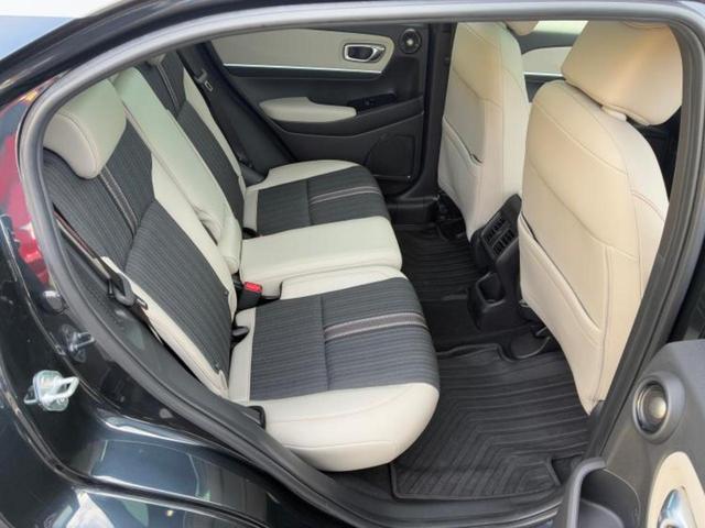 ヴェゼル ｅＨＥＶプレイ　新品タイヤ／ガラスルーフ／保証書／純正　ＳＤナビ／ホンダセンシング／シートヒーター　前席／マルチビューカメラシステム／車線逸脱防止支援システム／電動バックドア／ヘッドランプ　ＬＥＤ／ＵＳＢジャック（5枚目）