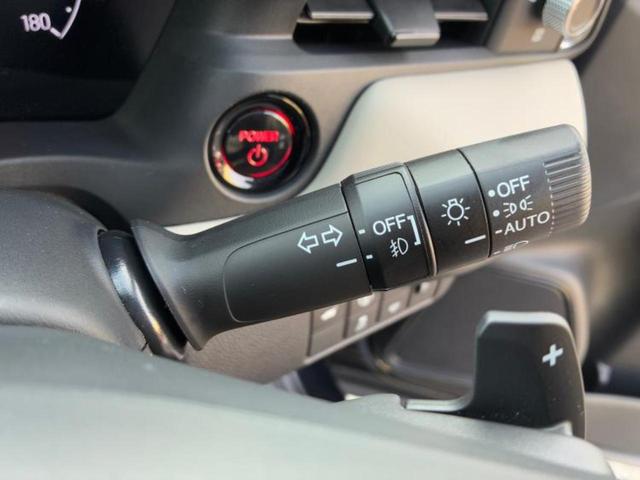 ヴェゼル ｅＨＥＶプレイ　新品タイヤ／ガラスルーフ／保証書／純正　ＳＤナビ／ホンダセンシング／シートヒーター　前席／マルチビューカメラシステム／車線逸脱防止支援システム／電動バックドア／ヘッドランプ　ＬＥＤ／ＵＳＢジャック（17枚目）