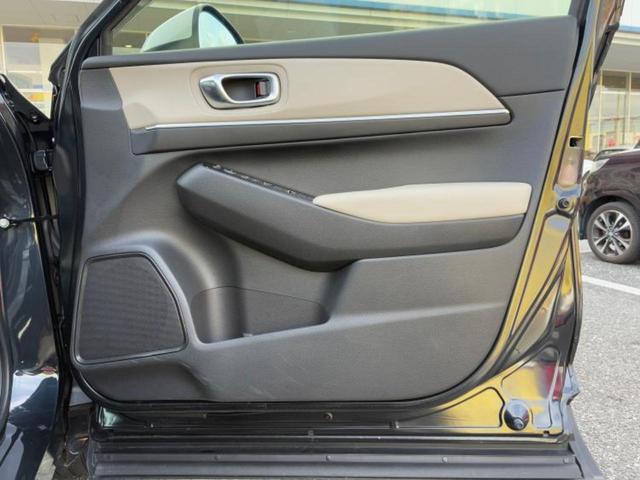 ヴェゼル ｅＨＥＶプレイ　新品タイヤ／ガラスルーフ／保証書／純正　ＳＤナビ／ホンダセンシング／シートヒーター　前席／マルチビューカメラシステム／車線逸脱防止支援システム／電動バックドア／ヘッドランプ　ＬＥＤ／ＵＳＢジャック（20枚目）
