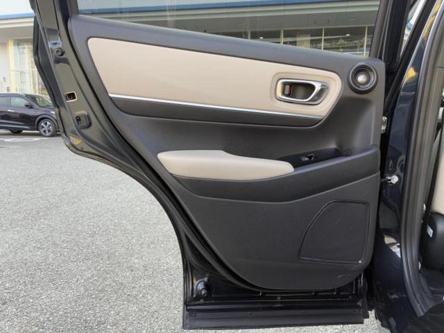 ヴェゼル ｅＨＥＶプレイ　新品タイヤ／ガラスルーフ／保証書／純正　ＳＤナビ／ホンダセンシング／シートヒーター　前席／マルチビューカメラシステム／車線逸脱防止支援システム／電動バックドア／ヘッドランプ　ＬＥＤ／ＵＳＢジャック（23枚目）