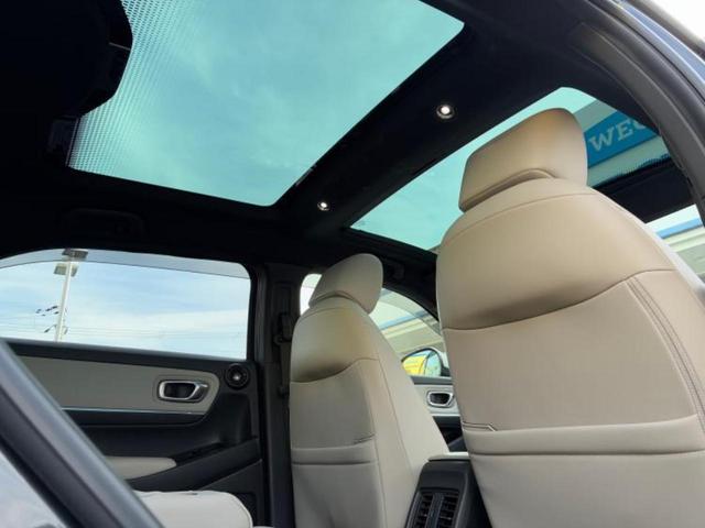 ヴェゼル ｅＨＥＶプレイ　新品タイヤ／ガラスルーフ／保証書／純正　ＳＤナビ／ホンダセンシング／シートヒーター　前席／マルチビューカメラシステム／車線逸脱防止支援システム／電動バックドア／ヘッドランプ　ＬＥＤ／ＵＳＢジャック（42枚目）