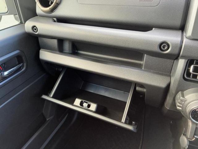 ジムニー ４ＷＤ　ＸＣ　保証書／セーフティサポート（スズキ）／シートヒーター／車線逸脱防止支援システム／ヘッドランプ　ＬＥＤ／ＡＢＳ／横滑り防止装置／アイドリングストップ／禁煙車／エアバッグ　運転席／エアバッグ　助手席（24枚目）