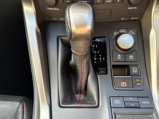 ＮＸ ４ＷＤ　ＮＸ３００ｈ　Ｆスポーツ　新品タイヤ／サンルーフ／保証書／純正　ＨＤＤナビ／プリクラッシュセーフティ／シートエアコン／車線逸脱防止支援システム／シート　合皮／電動バックドア／ヘッドランプ　ＬＥＤ／Ｂｌｕｅｔｏｏｔｈ接続　４ＷＤ（17枚目）