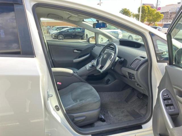 プリウス Ｇ　純正　ＨＤＤナビ／ドライブレコーダー　社外／ヘッドランプ　ＨＩＤ／ＥＴＣ／ＥＢＤ付ＡＢＳ／横滑り防止装置／アイドリングストップ／バックモニター／フルセグＴＶ／ＤＶＤ／エアバッグ　運転席　バックカメラ（4枚目）