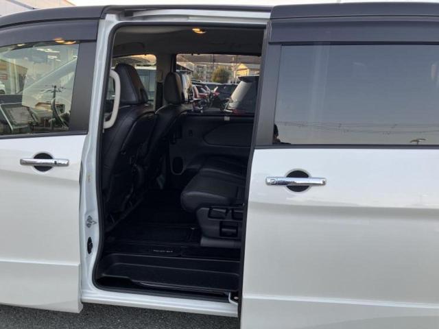 セレナ ｅパワーハイウェイスターＶ　保証書／純正　１０インチ　ＳＤナビ／フリップダウンモニター／インテリジェントルームミラー／エマージェンシーブレーキ／両側電動スライドドア／アラウンドビューモニター／車線逸脱防止支援システム　ＤＶＤ再生（8枚目）