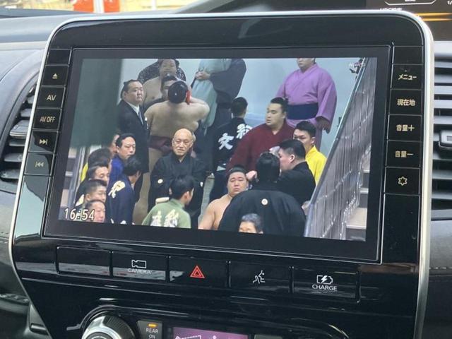 セレナ ｅパワーハイウェイスターＶ　保証書／純正　１０インチ　ＳＤナビ／フリップダウンモニター／インテリジェントルームミラー／エマージェンシーブレーキ／両側電動スライドドア／アラウンドビューモニター／車線逸脱防止支援システム　ＤＶＤ再生（12枚目）