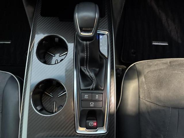 クラウンハイブリッド ＲＳアドバンス　サンルーフ／モデリスタエアロ／保証書／純正　８インチ　ＳＤナビ／トヨタセーフティセンス／シートヒーター／車線逸脱防止支援システム／シート　ハーフレザー／ヘッドランプ　ＬＥＤ／Ｂｌｕｅｔｏｏｔｈ接続（17枚目）