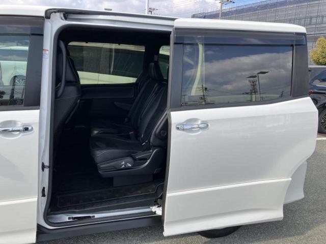 ヴォクシー ＺＳキラメキ３　新品タイヤ／保証書／純正　１０インチ　ＳＤナビ／フリップダウンモニター　純正　１２．８インチ／トヨタセーフティセンス／両側電動スライドドア／車線逸脱防止支援システム／シート　ハーフレザー　バックカメラ（8枚目）