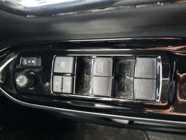 ヴォクシー ＺＳキラメキ３　新品タイヤ／保証書／純正　１０インチ　ＳＤナビ／フリップダウンモニター　純正　１２．８インチ／トヨタセーフティセンス／両側電動スライドドア／車線逸脱防止支援システム／シート　ハーフレザー　バックカメラ（31枚目）