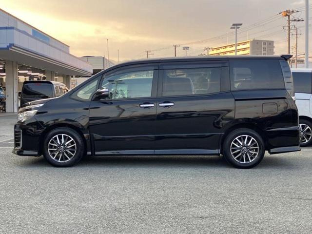 ヴォクシー ＺＳキラメキ　保証書／社外　９インチ　ＳＤナビ／フリップダウンモニター　社外　１０．１インチ／両側電動スライドドア／ドライブレコーダー　社外／ヘッドランプ　ＬＥＤ／Ｂｌｕｅｔｏｏｔｈ接続／ＥＴＣ　バックカメラ（2枚目）