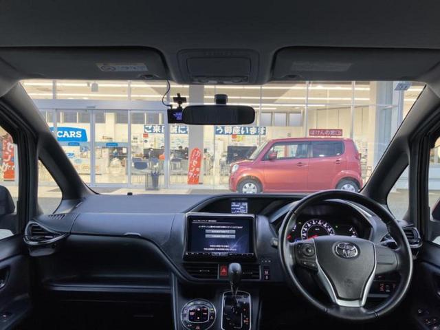 ヴォクシー ＺＳキラメキ　保証書／社外　９インチ　ＳＤナビ／フリップダウンモニター　社外　１０．１インチ／両側電動スライドドア／ドライブレコーダー　社外／ヘッドランプ　ＬＥＤ／Ｂｌｕｅｔｏｏｔｈ接続／ＥＴＣ　バックカメラ（6枚目）