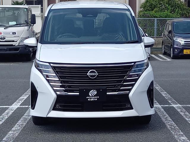 セレナ ｅ－パワー　ハイウェイスターＶ　ニッサンコネクトナビ　アラウンドビューモニター　デジタルインナーミラー　ＥＴＣ２．０　ＳＯＳコール　ＬＥＤヘッドライト　ＡＣ１００Ｖ１５００Ｗコンセント　ホットプラスパッケージ（寒冷地仕様）（5枚目）