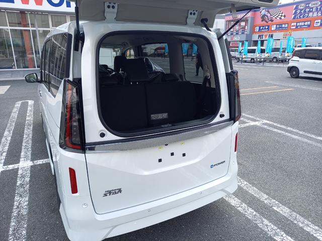 セレナ ｅ－パワー　ハイウェイスターＶ　ニッサンコネクトナビ　アラウンドビューモニター　デジタルインナーミラー　ＥＴＣ２．０　ＳＯＳコール　ＬＥＤヘッドライト　ＡＣ１００Ｖ１５００Ｗコンセント　ホットプラスパッケージ（寒冷地仕様）（13枚目）