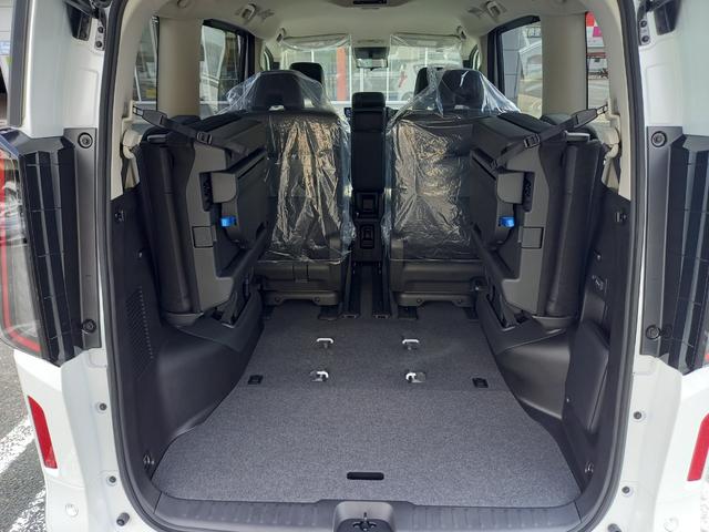 セレナ ｅ－パワー　ハイウェイスターＶ　ニッサンコネクトナビ　アラウンドビューモニター　デジタルインナーミラー　ＥＴＣ２．０　ＳＯＳコール　ＬＥＤヘッドライト　ＡＣ１００Ｖ１５００Ｗコンセント　ホットプラスパッケージ（寒冷地仕様）（16枚目）