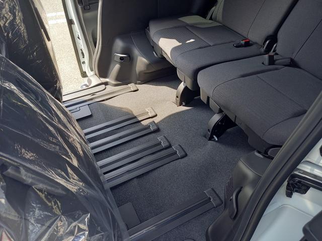 セレナ ｅ－パワー　ハイウェイスターＶ　ニッサンコネクトナビ　アラウンドビューモニター　デジタルインナーミラー　ＥＴＣ２．０　ＳＯＳコール　ＬＥＤヘッドライト　ＡＣ１００Ｖ１５００Ｗコンセント　ホットプラスパッケージ（寒冷地仕様）（18枚目）