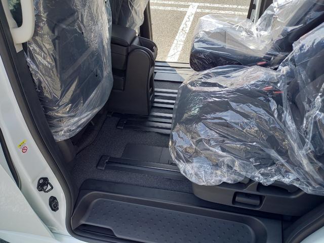 セレナ ｅ－パワー　ハイウェイスターＶ　ニッサンコネクトナビ　アラウンドビューモニター　デジタルインナーミラー　ＥＴＣ２．０　ＳＯＳコール　ＬＥＤヘッドライト　ＡＣ１００Ｖ１５００Ｗコンセント　ホットプラスパッケージ（寒冷地仕様）（25枚目）