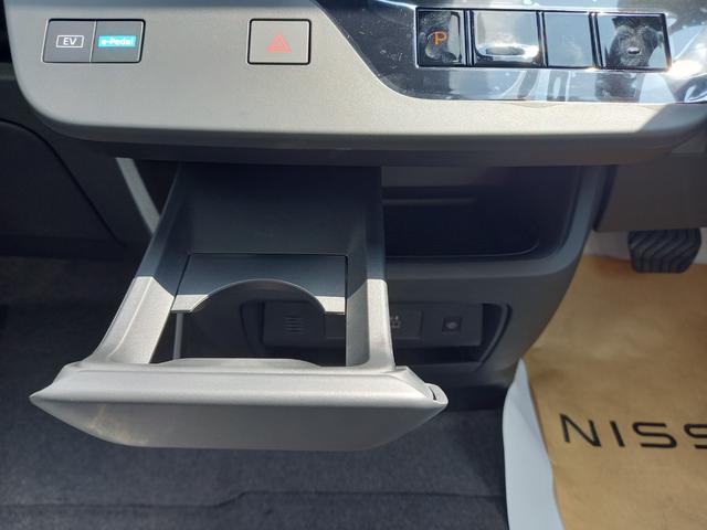 セレナ ｅ－パワー　ハイウェイスターＶ　ニッサンコネクトナビ　アラウンドビューモニター　デジタルインナーミラー　ＥＴＣ２．０　ＳＯＳコール　ＬＥＤヘッドライト　ＡＣ１００Ｖ１５００Ｗコンセント　ホットプラスパッケージ（寒冷地仕様）（46枚目）