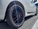 純正15インチアルミホイールを装備してます。タイヤサイズは165/55R15です。
