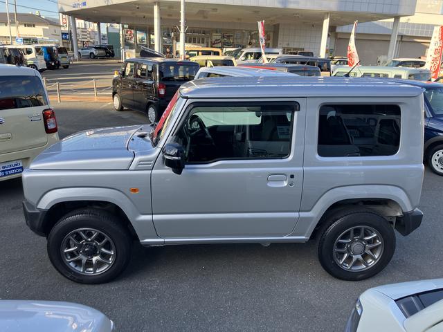 ジムニー ＸＣ　元試乗車　パートタイム４ＷＤ　元試乗車　パートタイム４ＷＤ　前方衝突被害軽減ブレーキ　オーディオレス　オーディオスイッチ　クルーズコントロール　キーレスプッシュスタート　ＬＥＤヘッドライト　フォグランプ　アルミホイール（5枚目）