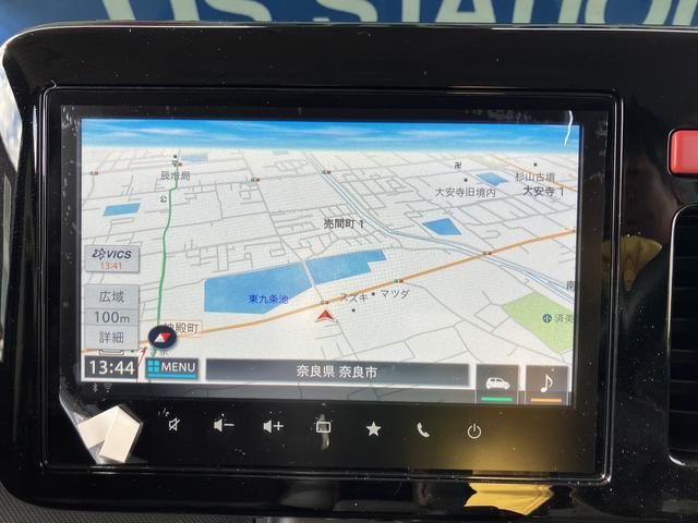 �Ԃ̑O�㍶�E�ɂS�̃J������ݒu�B�Ԃ�^�ォ�猩���悤�ȉf�����f���o���Ă����J�[�i�r�Q�[�V�����t�B