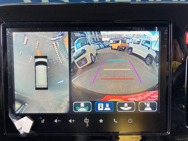 �Ԃ̑O�㍶�E�ɂS�̃J������ݒu�B�Ԃ�^�ォ�猩���悤�ȉf�����f���o���Ă����J�[�i�r�Q�[�V�����t�B