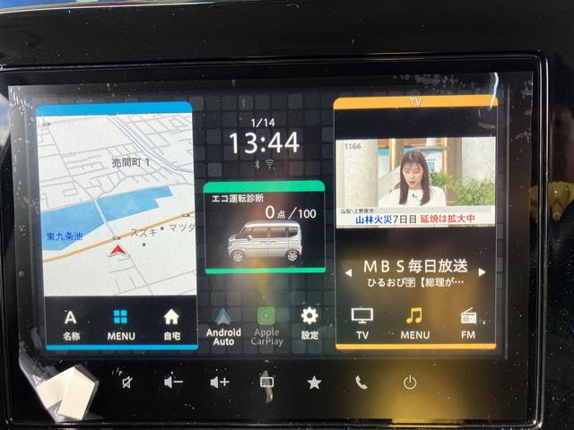 �Ԃ̑O�㍶�E�ɂS�̃J������ݒu�B�Ԃ�^�ォ�猩���悤�ȉf�����f���o���Ă����J�[�i�r�Q�[�V�����t�B