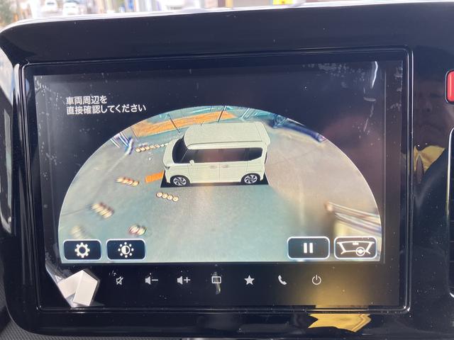 �Ԃ̑O�㍶�E�ɂS�̃J������ݒu�B�Ԃ�^�ォ�猩���悤�ȉf�����f���o���Ă����J�[�i�r�Q�[�V�����t�B