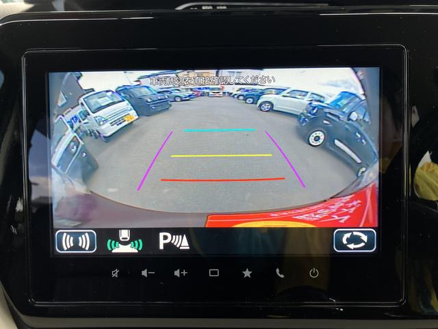 �Ԃ̑O�㍶�E�ɂS�̃J������ݒu�B�Ԃ�^�ォ�猩���悤�ȉf�����f���o���Ă����J�[�i�r�Q�[�V�����t�B