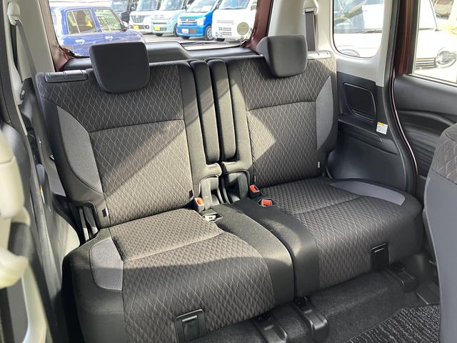 �R���p�N�g�J�[�̏펯�𕢂����|�I�ȑ�����ԁI��l������g��ł��]�T������A�܂�Ń��r���O�̂悤�Ƀ����b�N�X�ł��܂��B���N���C�j���O��O��X���C�h�@�\�������A���l�ɍ��킹���œK�ȋ�Ԃ����܂��B