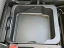 助手席下には大型のシートアンダーボックスが装備されており荷物もスッキリ収納出来ます☆