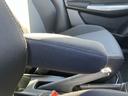 運転席側にアームレストが標準装備です。