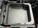 助手席下には大型のシートアンダーボックスが装備されており荷物もスッキリ収納出来ます☆