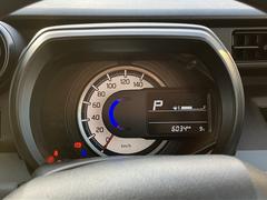 燃費効率が良い運転状態になるとメーターの照明がエコドライブをサポートします。 7