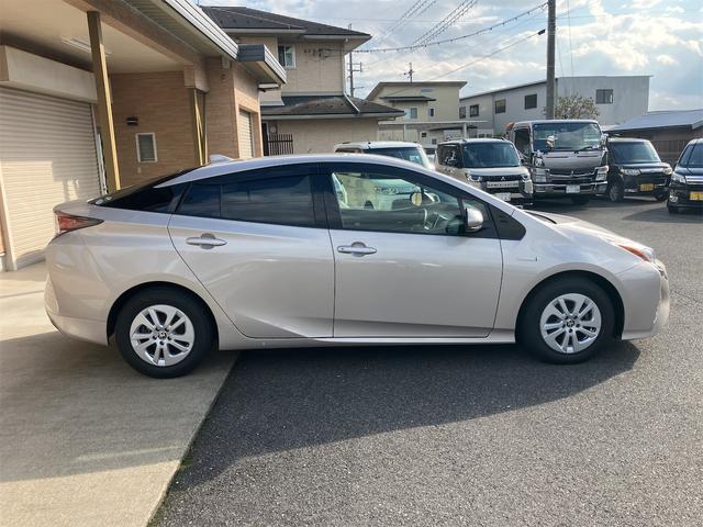 プリウス S バックカメラ ETC アイドリングストップ LEDヘッドランプ キーレス スマートキー 運転席・助手席エアバッグ(4枚目)