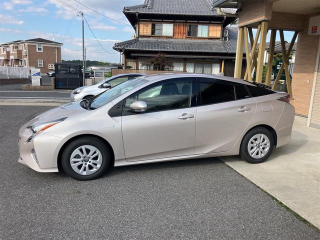 プリウス S バックカメラ ETC アイドリングストップ LEDヘッドランプ キーレス スマートキー 運転席・助手席エアバッグ(5枚目)