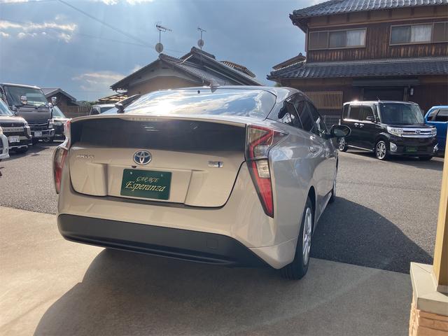 プリウス S バックカメラ ETC アイドリングストップ LEDヘッドランプ キーレス スマートキー 運転席・助手席エアバッグ(6枚目)