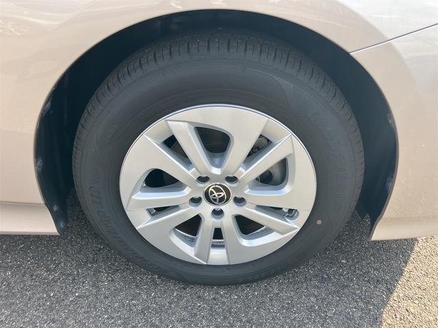 プリウス S バックカメラ ETC アイドリングストップ LEDヘッドランプ キーレス スマートキー 運転席・助手席エアバッグ(9枚目)